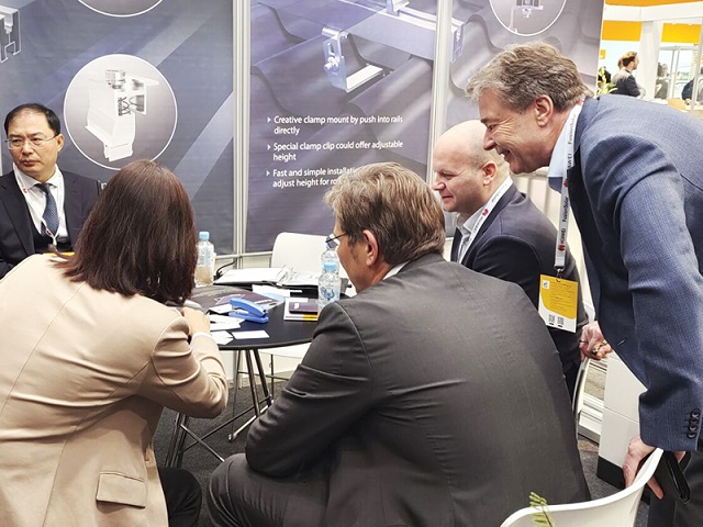 Kseng Solar presenta nuove soluzioni di montaggio su tetto solare a Solar Solutions Düsseldorf