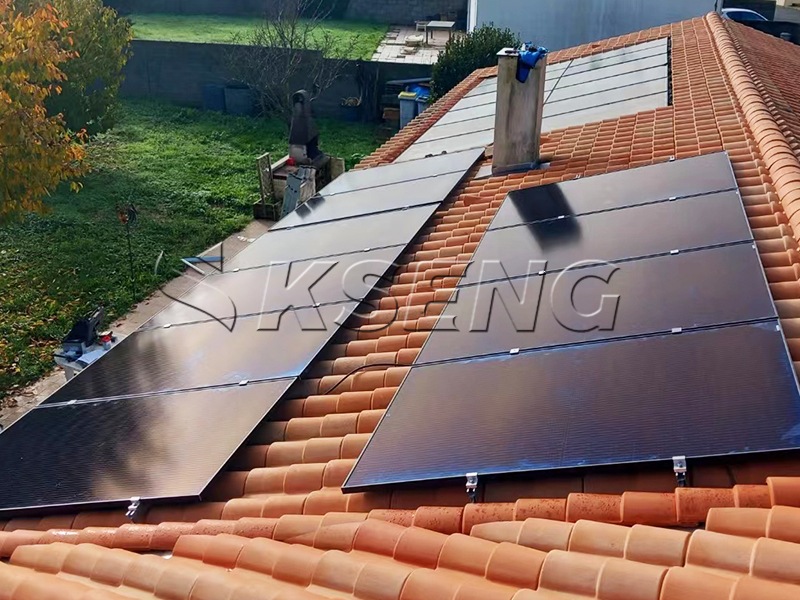 Forme comuni di staffe fotovoltaiche per tetti