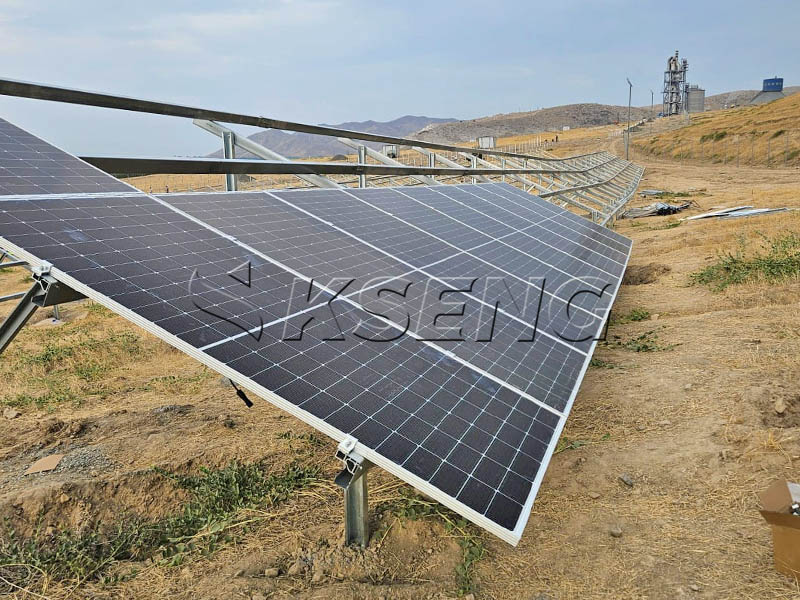 Montaggio solare a terra da 8,4 MW in Uzbekistan