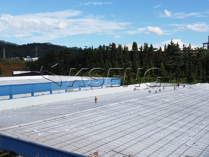 Caso di studio: impianto solare da 11 MW con la soluzione di scaffalature solari su tetto in alluminio di Kseng Solar
