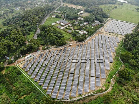 Sistema di montaggio solare per fondazioni a vite di terra di Taiwan 1,6 MW
