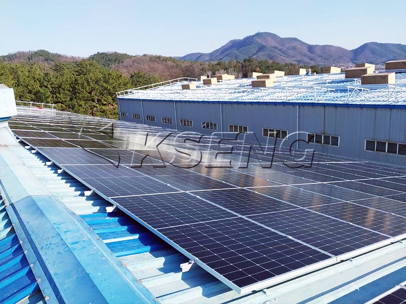 Precauzioni per il fotovoltaico montato sul tetto di tegole in acciaio colorato